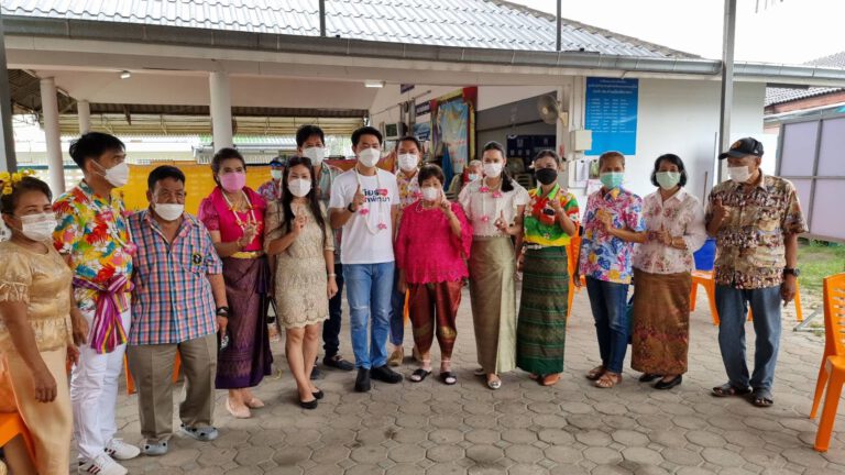 ประชาชนร่วมงานทำบุญชุมชนชุมสาย พัทยา เนื่องในประเพณีวันสงกรานต์ ประจำปี 2565