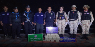 ทหารพราน-ปลัดหญิง ‘สิงห์เมืองมุก’ สนธิกำลังยึด! ยาบ้าทะลักเกือบ 2 แสนเม็ด คนร้ายทิ้งของกลางเผ่นหนีข้ามชาติ