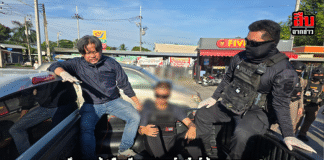 ระทึกยามเช้า! สืบศรีราชาบุกชาร์จ “ไอซ์ ห้วยยายพรหม” ใช้คัตเตอร์จ่อคอขัดขวางจับกุม ก่อนรวบตัวพร้อมอาวุธเพียบ