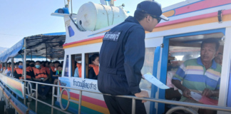 เกาะสีชังแตก! นักท่องเที่ยวทะลักข้ามฟากเคาท์ดาวน์ปีใหม่ สั่งเพิ่มเรือรอบพิเศษ “เต็มออกทันที” คาดเงินสะพัดนับสิบล้าน