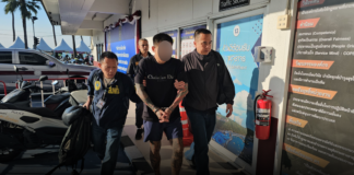 ชาวจีนมือแทงการ์ด เผยสาเหตุก่อเหตุหลังถูกตำรวจพัทยาจับ คุมตัวพร้อมของกลาง-รถเช่าถูกนำไปจอดทิ้ง