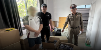 CIB ทลายโกดังขายส่งบุหรี่ไฟฟ้าแบรนด์ “เช็คของ” รายใหญ่เมืองกาญจน์ ยึดของกลางกว่า 7,000 ชิ้น มูลค่ากว่า 1.2 ล้านบาท