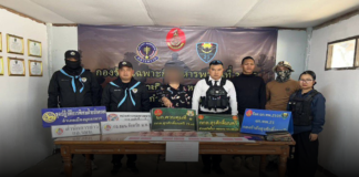 ชาวบ้านสุดทน! แจ้งเบาะแสทหารพราน บุกปิดล้อมรังยาบ้ากลางเมืองมุกดาหาร รวบสาวใหญ่คาบ้าน ของกลางเกือบ 800 เม็ด