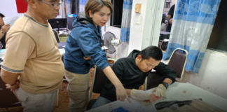 บุกห้องพักขยายผล! ตร. พร้อม ปค.มุกดาหาร ทลายเครือข่ายยานรกรับจ้างแก๊งลาวพักยา รวบ 2 หนุ่มวัย 29 ซุกยาบ้า 54,000 เม็ด