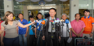 “ลุงเอี่ยม“ นำชาวบ้านราษีไศล บุกกองปราบฯ จี้สอบเจ้าอาวาสวัดดังศรีสะเกษ ปมใช้เงินบริจาคผิดวัตถุประสงค์