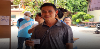 รองผู้บังคับการสืบสวนสอบสวน ตำรวจภูธรภาค 2 ออกมาใช้สิทธิ์เลือกตั้ง-ออกเสียงประชามติ