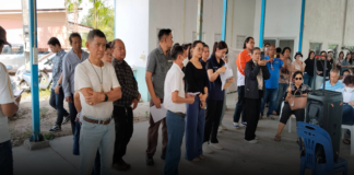 ชาวบ้านตำบลหนองขามรวมกว่าพันคนรวมตัวยกมือคัดค้านการก่อสร้างห้องเก็บวัตถุกัมมันตรังสี โคบอนต์ 60 ที่สร้างไว้อยู่กลางชุมชน