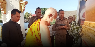 รองผู้ว่าราชการจังหวัดชลบุรี และคณะสงฆ์อำเภอศรีราชาร่วมพิธีฌาปนกิจสรีระสังขารเจ้าอาวาสวัดห้วยปราบ