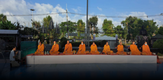 โรงเรียนเทศบาลบ้านศรีมหาราชา จัดกิจกรรมฟังธรรมเทศนา ทำบุญตักบาตรข้าวสารอาหารแห้ง เนื่องในวันมาฆบูชา