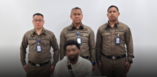 สภ.หนองปรือ ร่วมสืบจังหวัดชลบุรี โชว์ผลงานรวบแก๊งชาวอังกฤษปล้นเซฟ กวาดเงินสดกว่า 2 ล้านบาท ไล่ล่าจับกุมได้เกือบยกแก๊ง!