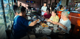 ใจบุญเป็นทุนเดิม! เจ้าของ “Be My Guest Restaurant & Bistro” ถือฤกษ์มาฆบูชา เลี้ยงอาหารพรีเมี่ยมฟรี 30 คน ฉลองเปิดร้านสไตล์นั่งชิลล์ริมบึง