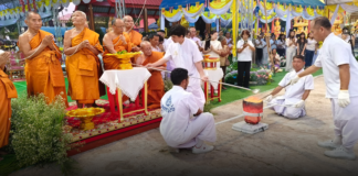 เจ้าคณะภาค 10 เททองหล่อพระพุทธรูปปางมารวิชัยศิลปะสุโขทัย หลวงพ่อยิ้ม วัดหนองคู อำเภอเมืองศรีสะเกษ