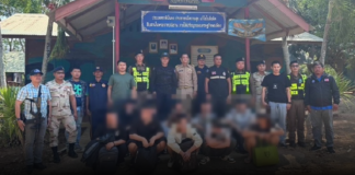 ตำรวจสอบสวนกลาง (CIB) รวบ 10 ชาวจีนคาสวนลำไย จ.จันทบุรี อยู่เกินวีซ่า–ลอบเข้าเมืองผิดกฎหมาย