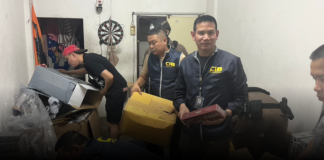 ปคบ. จับแหล่งจำหน่ายบุหรี่หนีภาษีย่านเสรีไทย ยึดของกลางกว่า 1.2 หมื่นซอง มูลค่า 5 แสนบาท