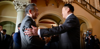 “หวัง อี้” ชมเปาะ “นายกฯ หนู” โชว์ Soft Power เสิร์ฟทุเรียน-ข้าวหลาม ก่อนทำหน้าที่พลขับกิตติมศักดิ์เลี้ยงมื้อเที่ยง