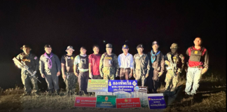 ยิงสนั่นโขงเปิดทางหนี! ขบวนการยาไอซ์ข้ามชาติสาดกระสุนใส่เจ้าหน้าที่ ก่อนทิ้งไอซ์ 240 กก. ริมถนนบ้านแพง