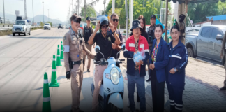 สภ.บ่อวิน ร่วมกับฝ่ายปกครองอำเภอศรีราชา เปิดจุดตรวจจุดบริการประชาชนป้องกัน-ลดอุบัติเหตุทางถนน 7 วันอันตราย ช่วงเทศกาลสงกรานต์ปี2569