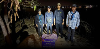 ทพ 2103 ซุ่มจับกลางดึก! แก๊งลอบขนของเถื่อนข้ามโขงกลางเมืองมุกดาหารแตกฮือ ทิ้งกระเทียม 160 กก. เผ่นหนีทัน