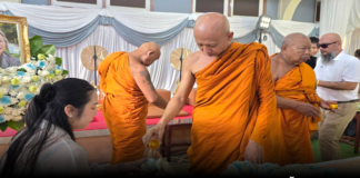 ส.ส.เชาวลิตร – นายกเมืองพัทยา ร่วมอาลัยพิธีรดน้ำศพ ‘คุณแม่ นฤมล พุทธนวรัตน์’ อายุ 82 ปี ณ วัดกระทิงราย เมืองพัทยา