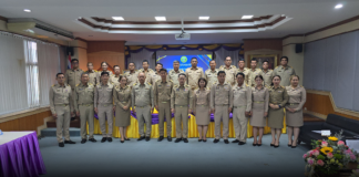 ผู้ว่าชล ประดับอินทรธนูให้นายกเทศมนตรีเมืองบางพระ ผู้บริหารสมาชิก และเปิดประชุมสภา