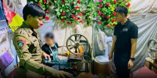 ตำรวจสอบสวนกลาง (CIB) ทลายแหล่งผลิตสบู่ก้อนรีไซเคิล “ปั๊มมือ” คาบ้าน สวมเลขจดแจ้งส่งขายออนไลน์ ยึดของกลางกว่า 1 แสนชิ้น