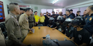 ผู้ว่า-ตำรวจ แถลงรวบ 5 โจ๋เมียนมาร์ รุมทำร้ายวัยรุ่นไทย ชิงรองเท้า แถมถุยน้ำลายซ้ำ