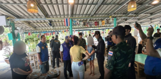เจ้าหน้าที่ตำรวจ-ทหาร-อส. สนธิกำลังบุกตรวจสถานประกอบการเกาะพะงัน พบแรงงานต่างด้าวผิดกฎหมายจำนวนมาก