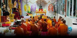 วัดเขาช่องลมรับพระแก้วจากนางชฏาทรชาวจังหวัดเชียงใหม่ ที่นำมาถวายวัดเพื่อให้พุทธศาสนิกชนได้กราบไหว้บูชาเป็นสิริมงคล